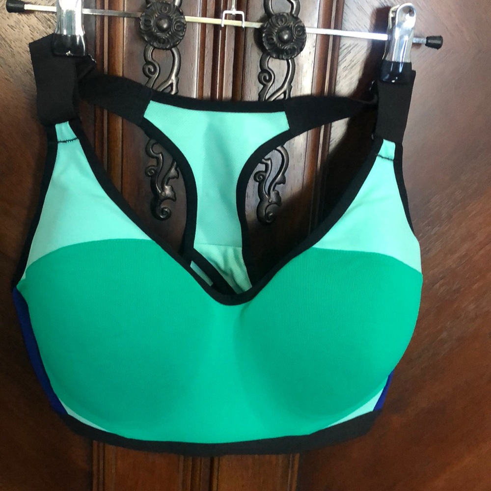 Victorias secret sport bra 34 DD (E) NWOT